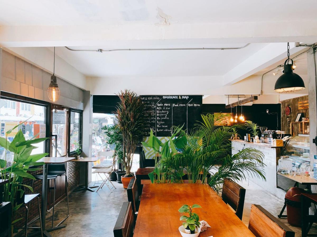 Хостел Oasis Cafe And Nap Бангкок Экстерьер фото