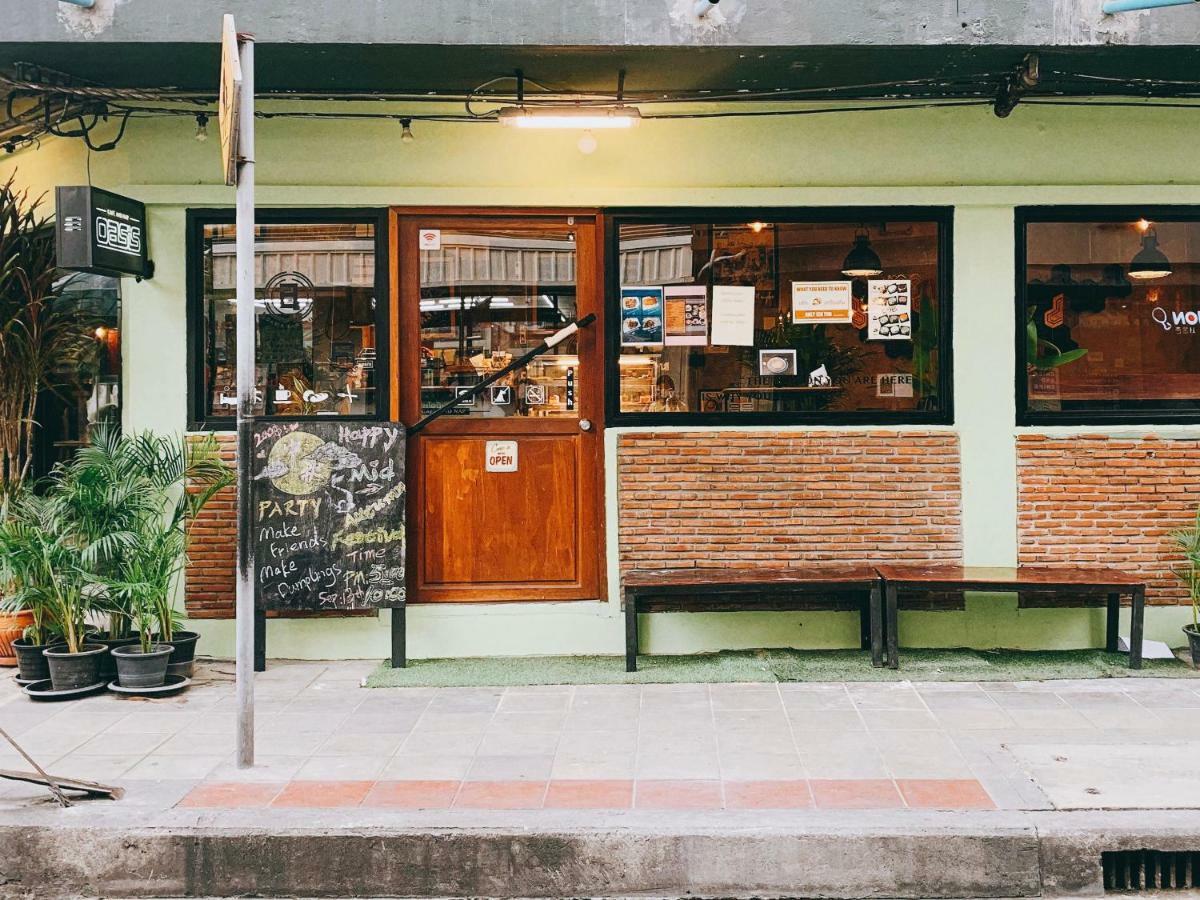 Хостел Oasis Cafe And Nap Бангкок Экстерьер фото